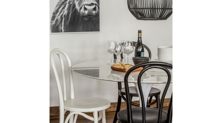 flute-round-dining-table-with-marble-top-4