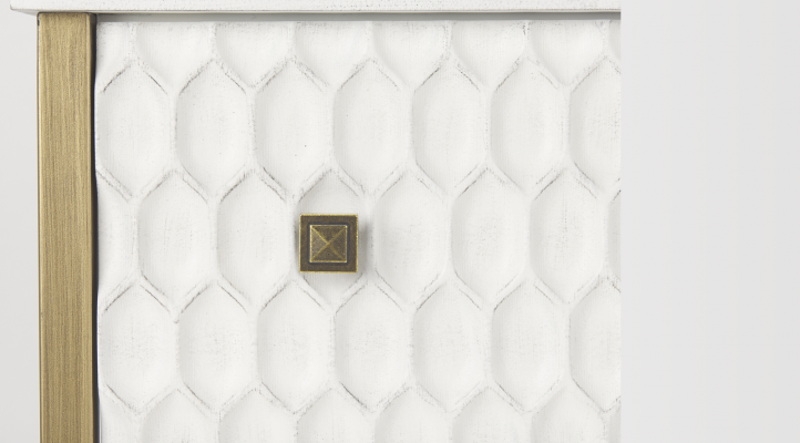Savannah-gold-cabinets-3door-8